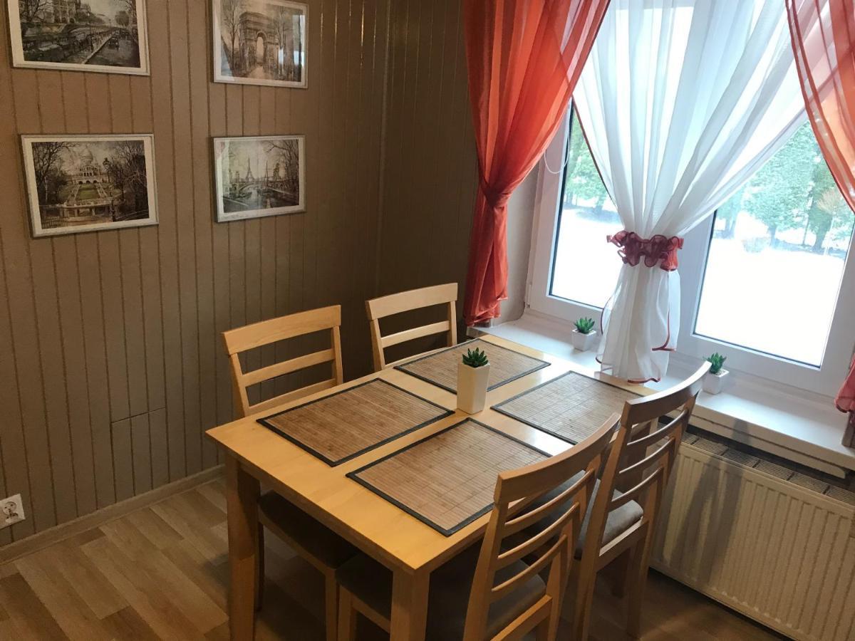 Domek Kamien Nad Jeziorem Z Jacuzzi Jelenska Huta Eksteriør billede